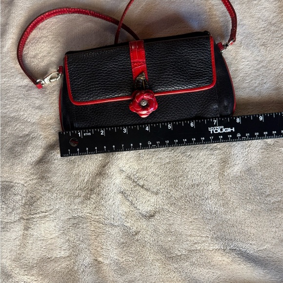 Vtg. Brighton. Rosie Mini Black Red Pebbled Leather Crossbody Rose Detail - Picture 11 of 12